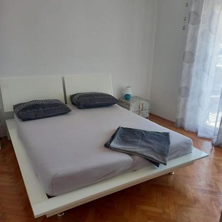 Apartman Rebeka Jezera Eksteriør billede