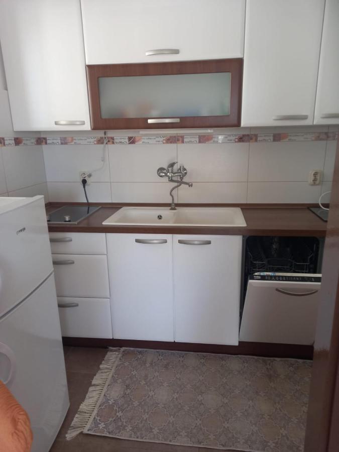 Apartman Rebeka Jezera Eksteriør billede