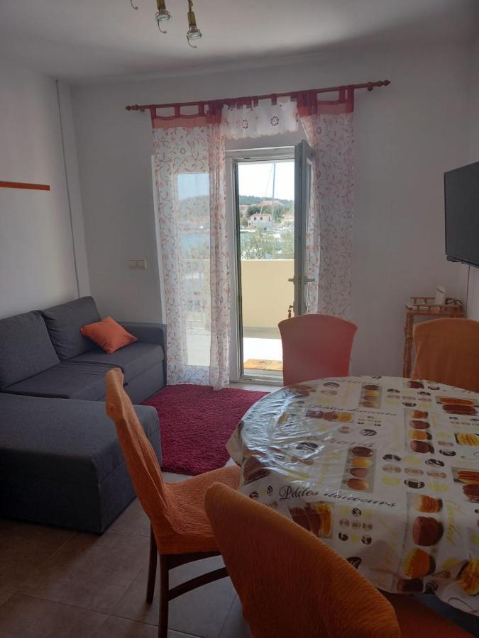 Apartman Rebeka Jezera Eksteriør billede